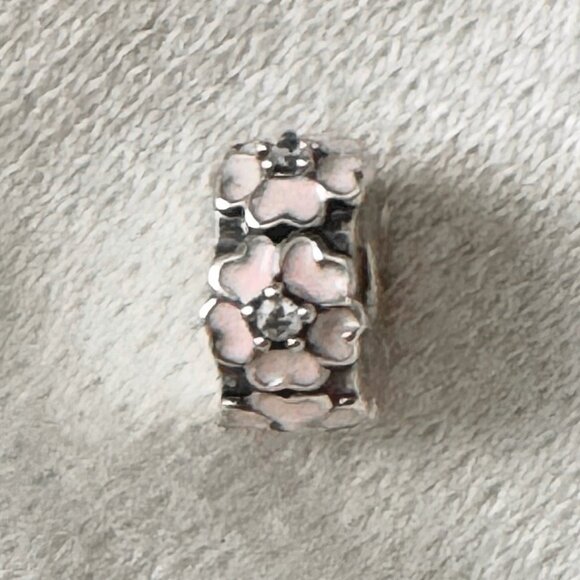 Pandora Magnolia Bloom Clip - Picture 1 of 3